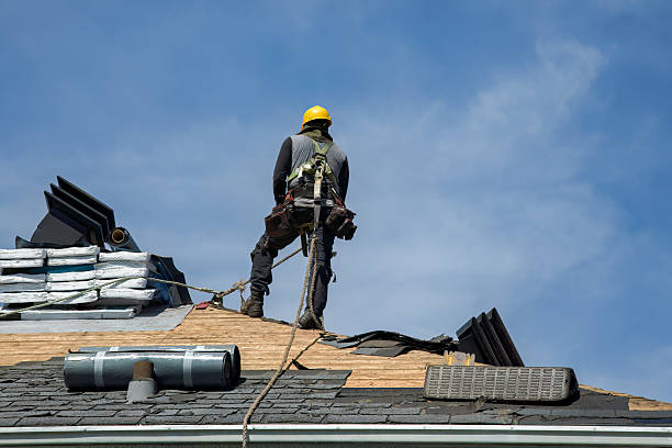 Professional Roofing technician working in Midland, OR